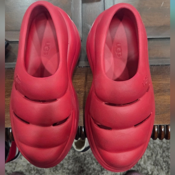 UGG Red Platform Slides - Picture 3 of 5